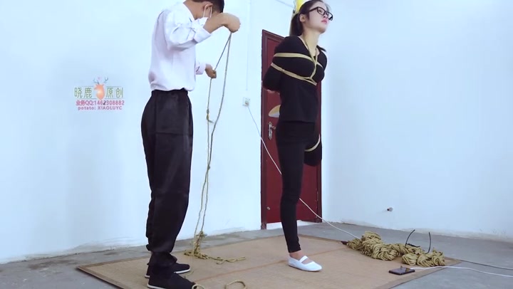晓鹿绳艺 露露第一次被吊第一次被吊体验，真的难受，师傅下手真狠，居然脱了我鞋子裸足捞我痒痒 Preview 2
