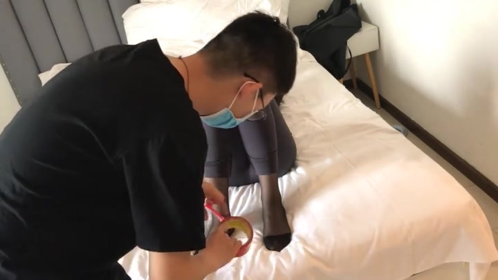 高校联盟 研究生小周 黑丝瑜伽服 装袋浇水！ Preview 1