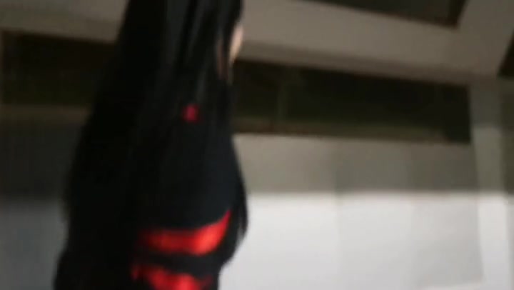 一绳所爱 看见公交站美女随地丢垃圾，果断绑起来 Preview 1