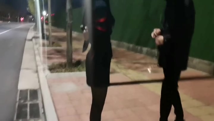 一绳所爱 看见公交站美女随地丢垃圾，果断绑起来 Preview 3
