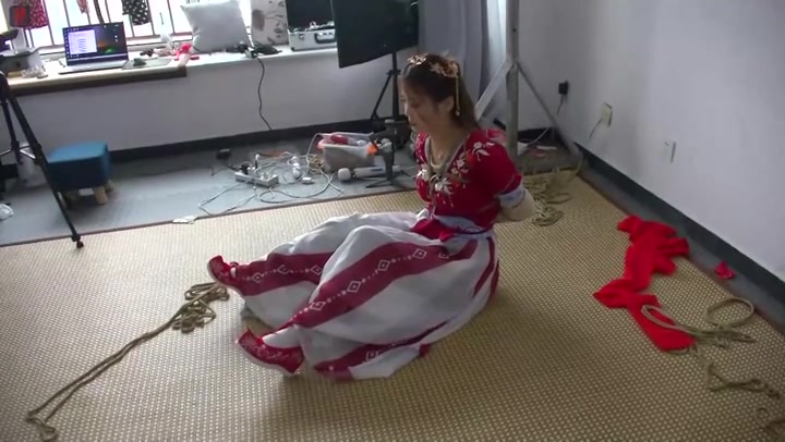 绳之韵 小九妹古装绳韵（第二集）惊艳古装、白袜，五花坐缚，变种驷马捆绑、勒嘴 Preview 2