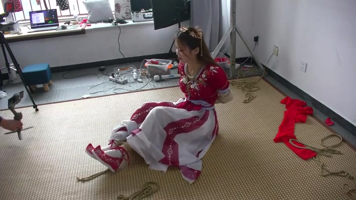 绳之韵 小九妹古装绳韵（第二集）惊艳古装、白袜，五花坐缚，变种驷马捆绑、勒嘴 Preview 3