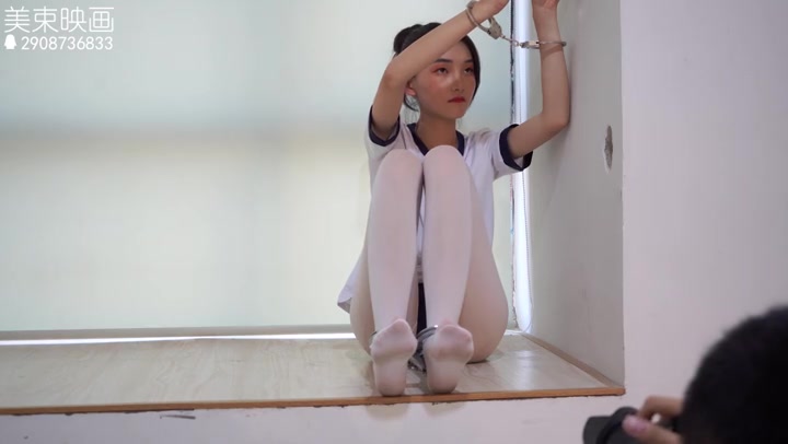 美束映画 果果的学生装镣铐 清纯可爱的模特 Preview 4