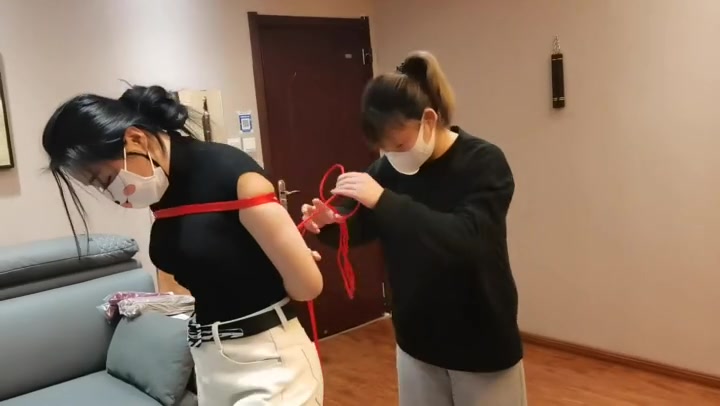 一绳所爱 姐妹下棋，输了要绑起来 Preview 4