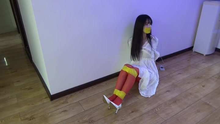 遇到一个美人玲玲 胶带缚丝巾缚 Preview 2
