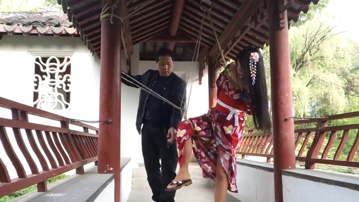 锐度 嫣儿红。妆 红色和服吊绑 Preview 2