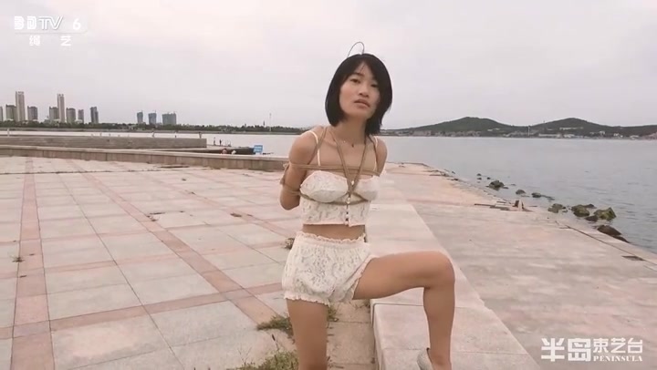 [半岛束艺台] [千千]众目睽睽下淡定散步，与垂钓大叔调侃 Preview 4