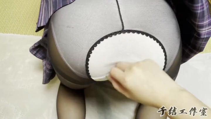 千结原创 JK黑丝清纯m,跪姿绳缚和蜡烛+清纯短裤邻家女孩交叉工字捆绑，胶带封口蒙眼 Preview 1