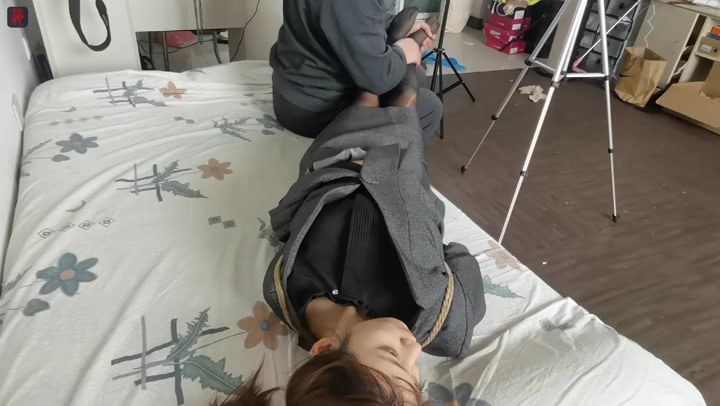 绳之韵 点点微剧情入室绑架黑丝小OL正片（上集）捂晕、捆绑、强制TK Preview 3