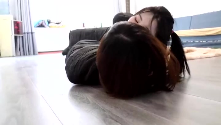 得意客 king剧情定拍神秘双人木乃伊（下）2个美女被完美木乃伊全包 卖力挣扎全程吃力蠕动 超稀有双人木乃伊挣扎 Preview 2