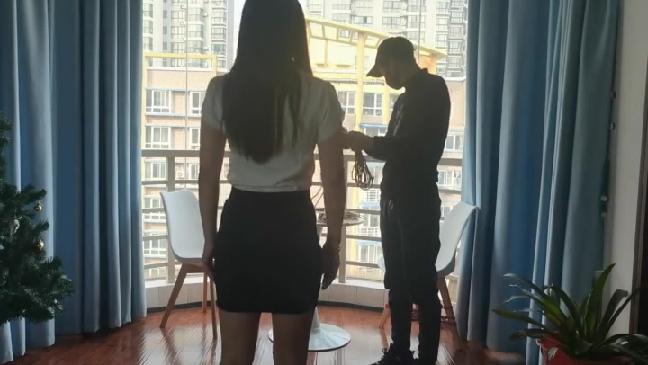 一绳所爱 洛儿和老师玩游戏，输了要绑起来罚跪 Preview 1