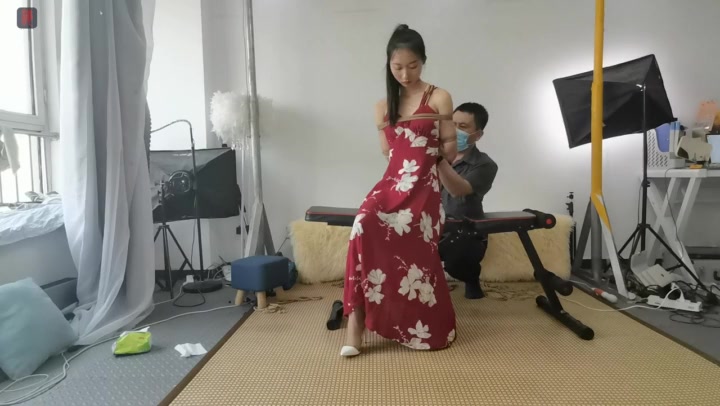 绳之韵 矜持的新人小老师苗苗绳艺初体验（1-2合并版）后手观音、丝袜堵嘴、很到位的后高手. Preview 1