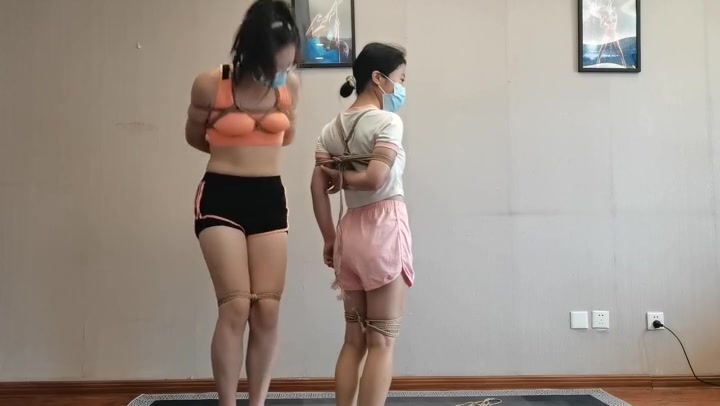 两个女孩被绑逃脱 Preview 4