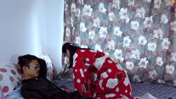晓鹿绳艺 日本妻百岛盒子 百岛在家服侍丈夫,不小心弄伤了丈夫,脾气暴躁的丈夫决定好好惩罚百岛 Preview 4