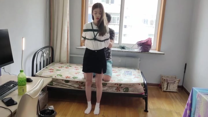 玩奴原创 高颜值大长腿美女丹丹的超紧驷马初绑放置，肤白貌美，模特身材！ Preview 2