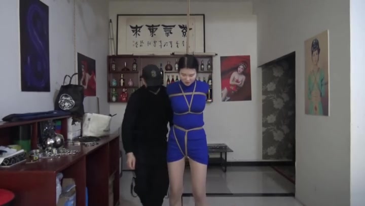 胜景影视 蓝毛衣女M Preview 3