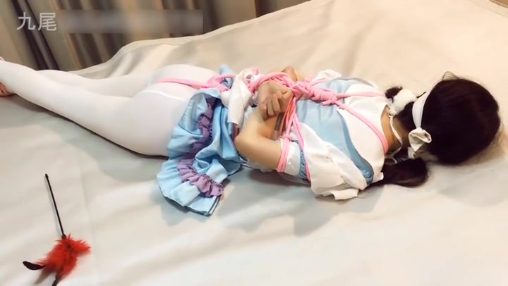 [网友原创] 【九尾少女】猫耳白丝甜美女仆 白丝蒙眼TJ 粉绳拘束 Preview 2