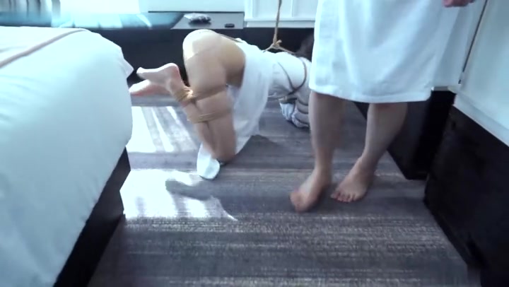 绳精病 训妻之三 不忠的妻子为讨好丈夫顺从接受丈夫的母苟训练竟很快适应新身份 Preview 1
