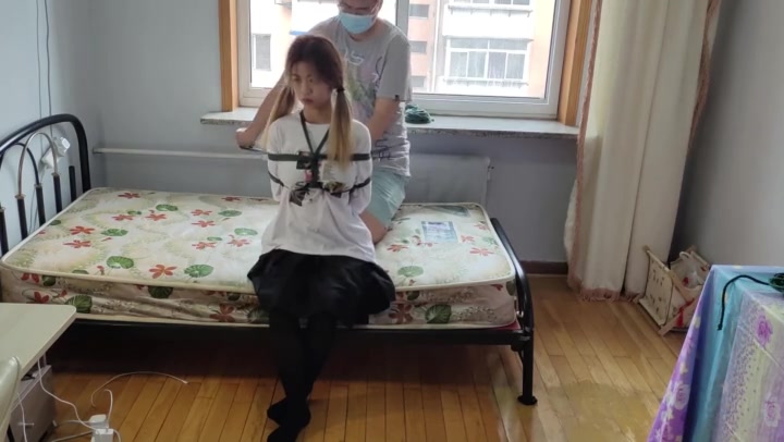 玩奴原创 妹子的强制多次自由落体惩罚！长袜堵嘴，求饶无用，探索承受力极限! Preview 1