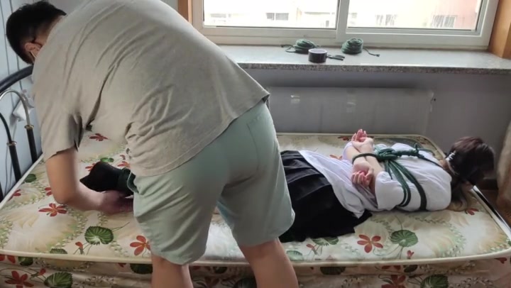 玩奴原创 妹子的强制多次自由落体惩罚！长袜堵嘴，求饶无用，探索承受力极限! Preview 2