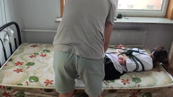 玩奴原创 妹子的强制多次自由落体惩罚！长袜堵嘴，求饶无用，探索承受力极限! Preview 3