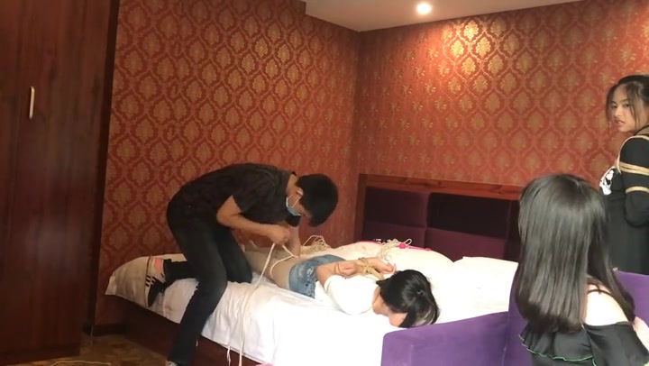 奥特曼也很酷 三个妹子的捆绑自救游戏 Preview 3