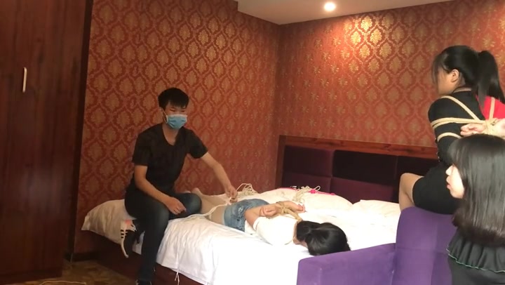 奥特曼也很酷 三个妹子的捆绑自救游戏 Preview 4