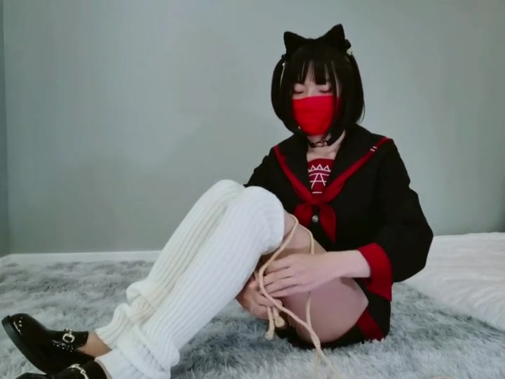 严厉紧缚堵嘴后多层丝袜全包 Preview 1