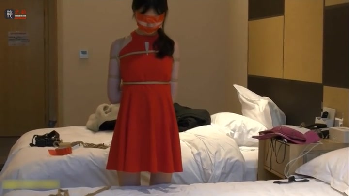 绳之韵_灵儿瘦身计划第二天-酒店房间中幽禁的红裙少女 Preview 1