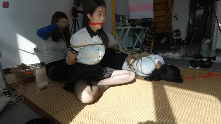 绳之韵 未来的美女绳师小九初次上阵，捆绑折腾黑丝小女仆。戏外篇 Preview 1
