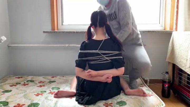 玩奴原创 全金属狂潮，304钢链，指铐脚铐。美少女驷马究极形态，sptk！ Preview 1