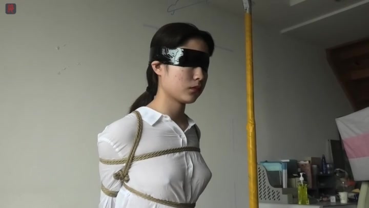 小凡 白衬衣 牛仔裤 Preview 1
