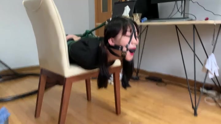 玩奴原创 黑丝凉高美少女欣妍最紧驷马大长腿诱惑，sp人肉坐垫口水收集. Preview 3