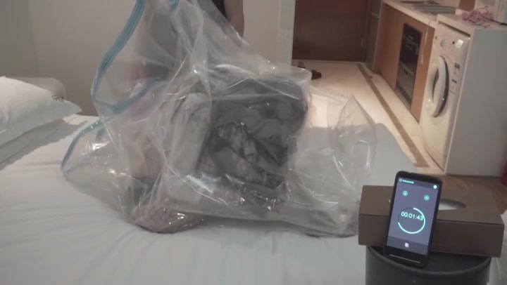 小萌同学 小萌体验保鲜膜包裹捆绑. Preview 3