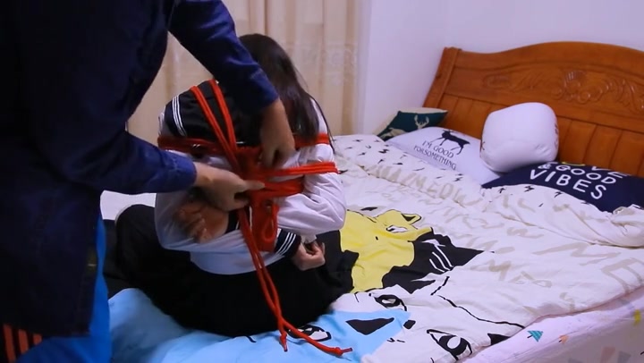 HUI010 半透明水手服 白丝 红绳驷马紧缚 Preview 1
