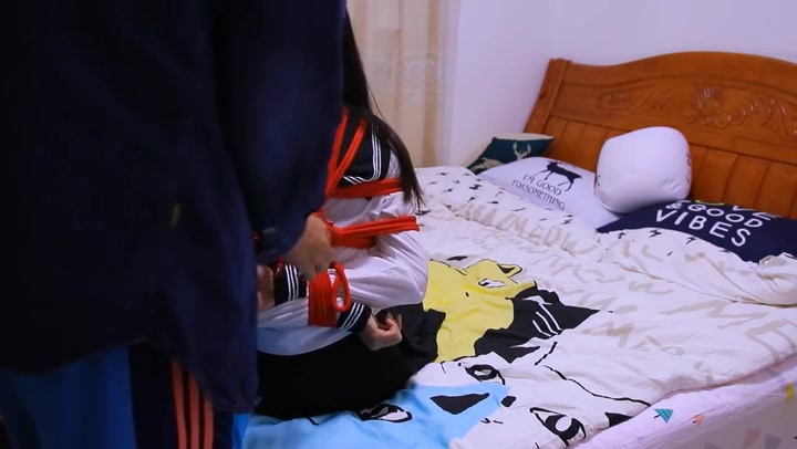 HUI010 半透明水手服 白丝 红绳驷马紧缚 Preview 3