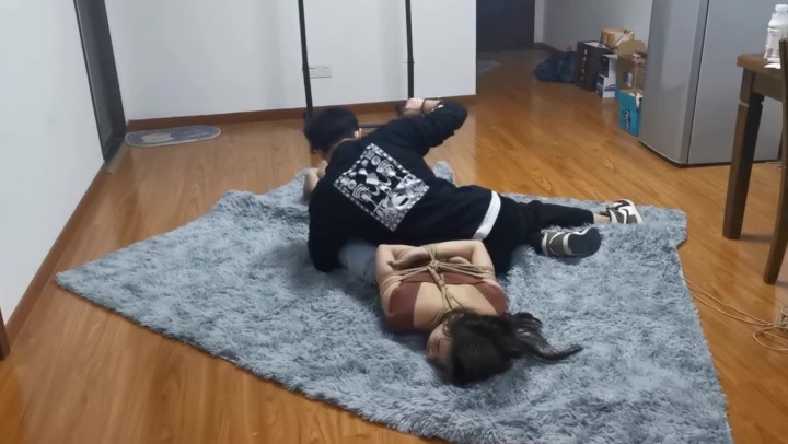 奥特曼 把疯狂挣扎的蓉蓉小姐姐绑成驷马 Preview 4