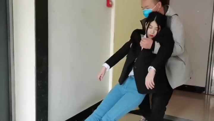 一绳所爱 美女白领地下车库遭遇绑架 Preview 1