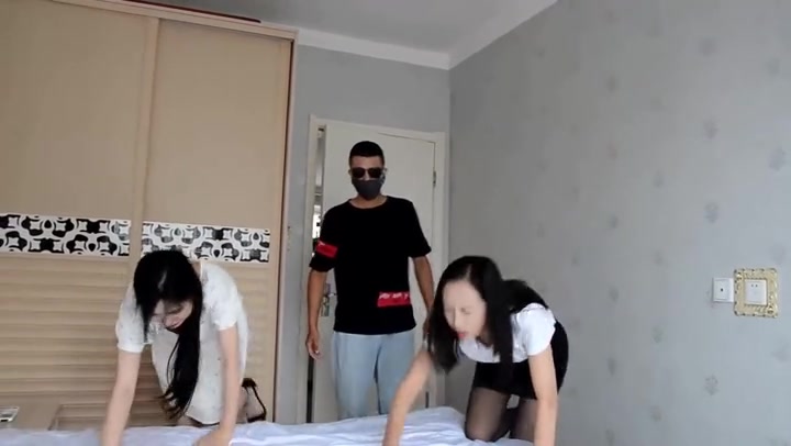 得意客 定拍剧情片蒙面客（上）吴晗&文清 姐妹遭遇入室抢劫双双被绑，被自己的丝袜堵住嘴巴，好不容易挣脱后却又被歹徒发现，等待她们的将是……. Preview 2