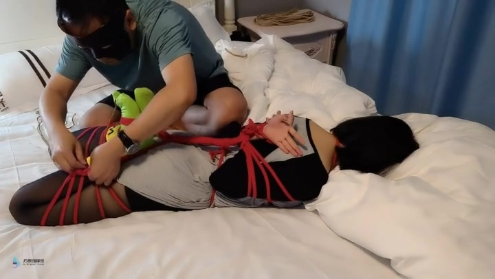 JS原创 红绳后手观音驷马捆绑 棉袜丝袜套头 胶带封嘴挠痒绑脚趾 Preview 3