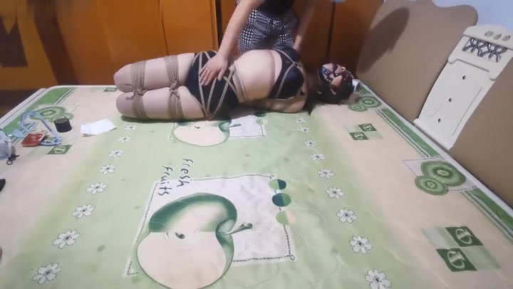 我的媳妇 第51弹、单腿吊着棒棒刺激GC直接嗨到起飞了（马具口球+单腿吊+驷马放置） Preview 3