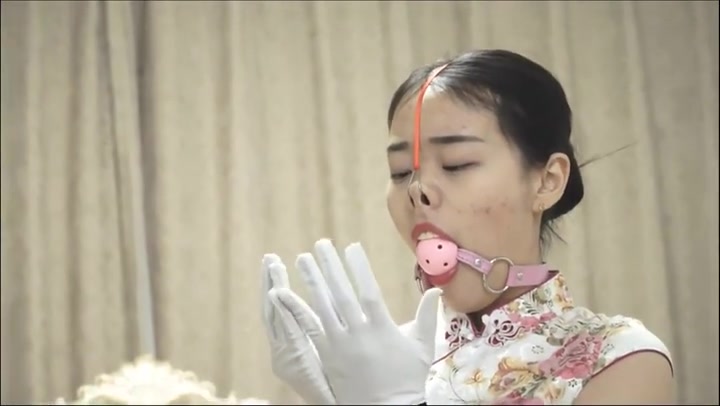 逍遥定制_女教官3 杜洋 肉丝旗袍,鼻钩口球,胶带折磨 Preview 1