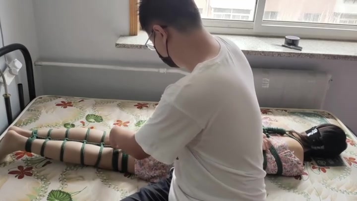 玩奴原创 语梦驷马自由落体，超紧蛇缚连头驷马具口球堵嘴，人肉脚垫踩踏tk羞耻养成 Preview 2