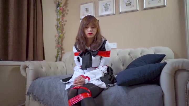4K映像 女仆装与黑丝袜，洋娃娃与红胶带 纯粹欣赏奈奈精致的五官 Preview 3