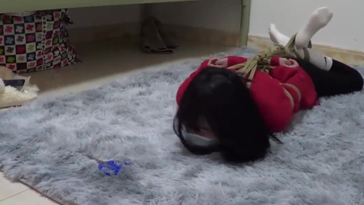 新月原创 00后小美女红豆 想体验绑得紧点爬都不能爬的感觉 一个交叉驷马教她做人 Preview 4