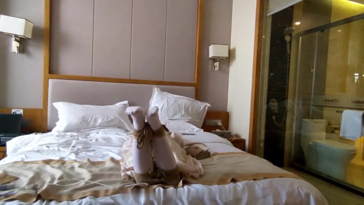 潮流美海 约绑娇俏女生白丝挠脚 Preview 4