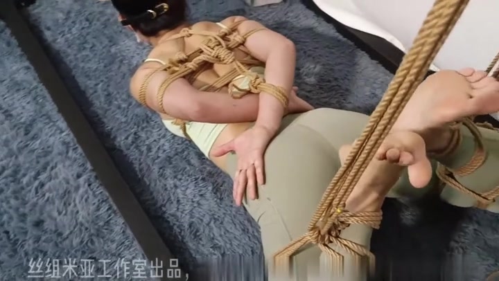 瑜伽老师佳佳再度营业性感瑜伽服打屁股之旅 Preview 2