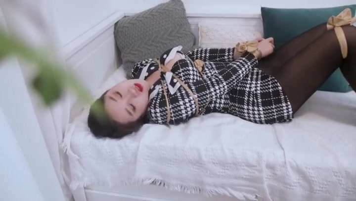 黑丝超短裙，丝袜捆绑 Preview 4