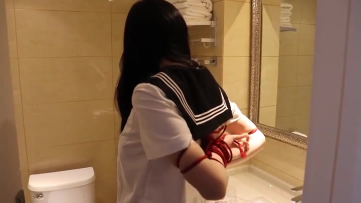 咕咕精 脱缚挑战 胶带绕粉拳 学生体验、大号口枷、反剪双手、胶带缚拳 Preview 3
