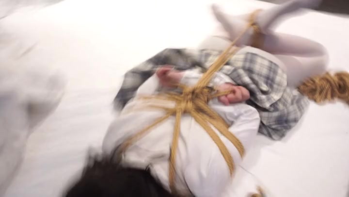 云绳工作室 新手小m的第一次绳艺尝试，日式驷马、肌肉贴堵嘴、眼罩、白丝、sp Preview 3